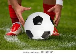 肯·葛瑞菲在西雅图水手队时期的反戴球帽造型，引领了当时的时尚潮流